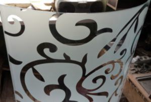 Стекло радиусное с пескоструйным рисунком для радиусных дверей Белово